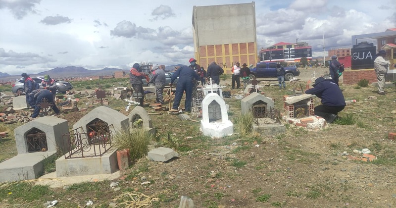 Exhuman cuerpos con tres décadas de estadía para liberar espacio en ...