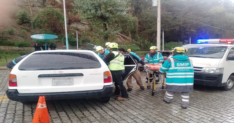 Choque de una camioneta con un taxi deja seis heridos – El Alto es Noticia